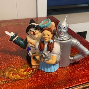 Wizard of oz teapot. Ceramic. Excellent condition. 1999 TM & company